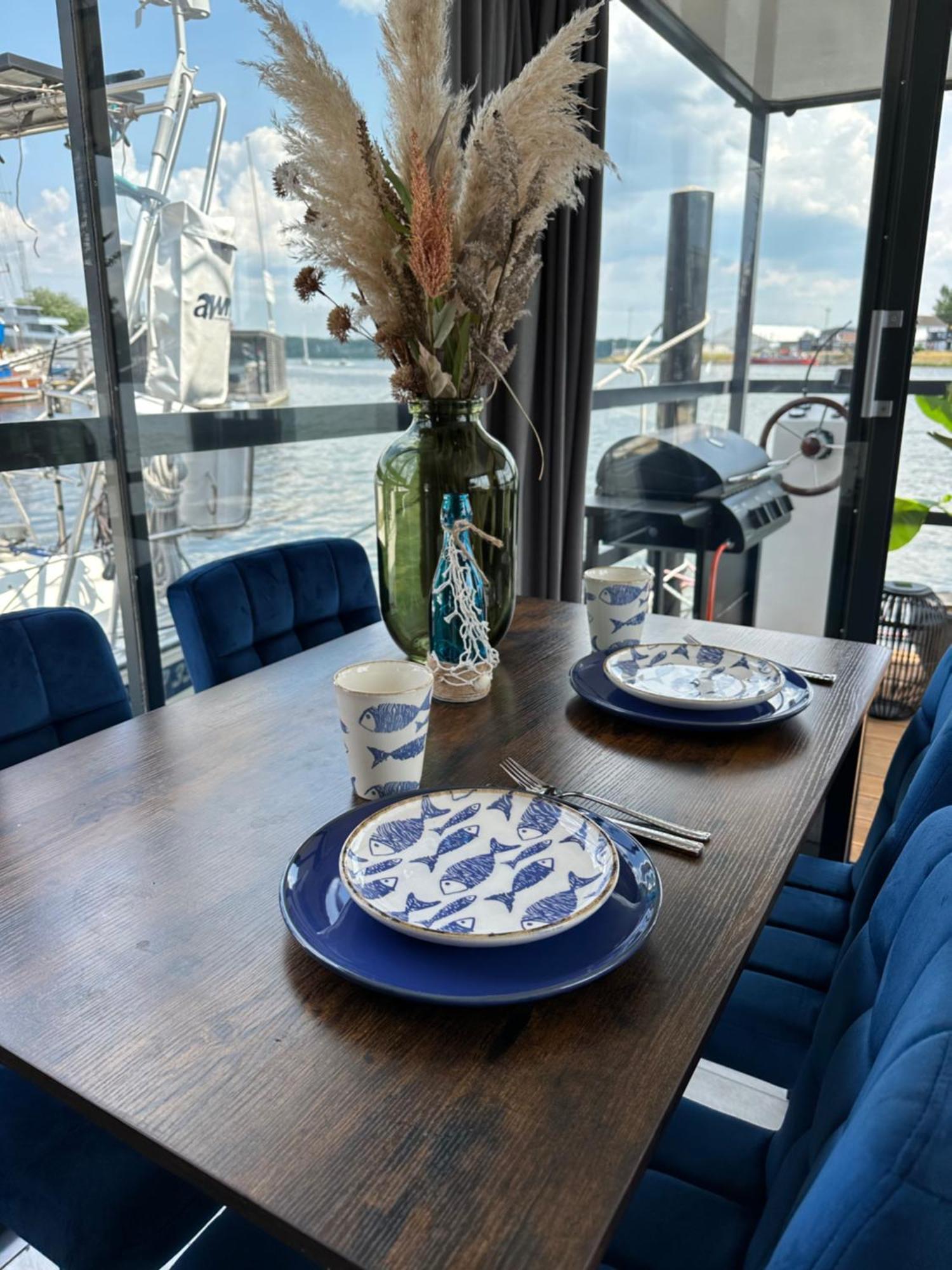 Ferienwohnung Premium Hausboot Trave Traum Lübeck Exterior foto